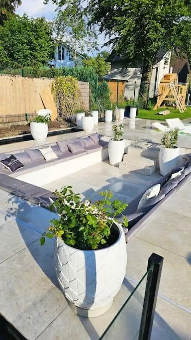 Luxurious Large Home With Pool, Garden, Koi Pond Munich Apartment