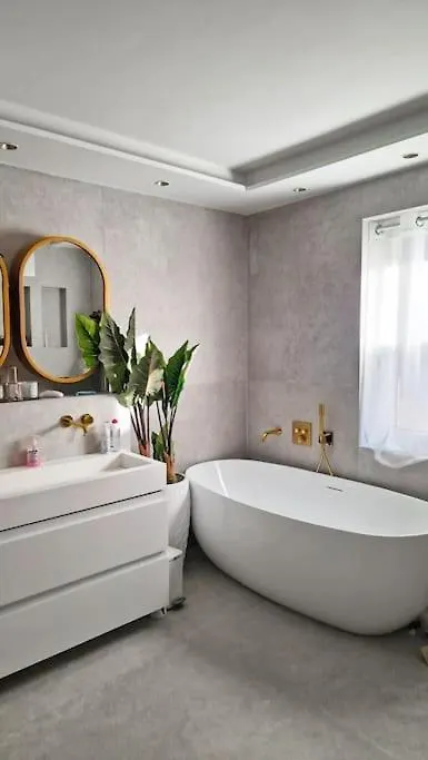 Apartment Luxurious Large Home With Pool, Garden, Koi Pond Munich Germany