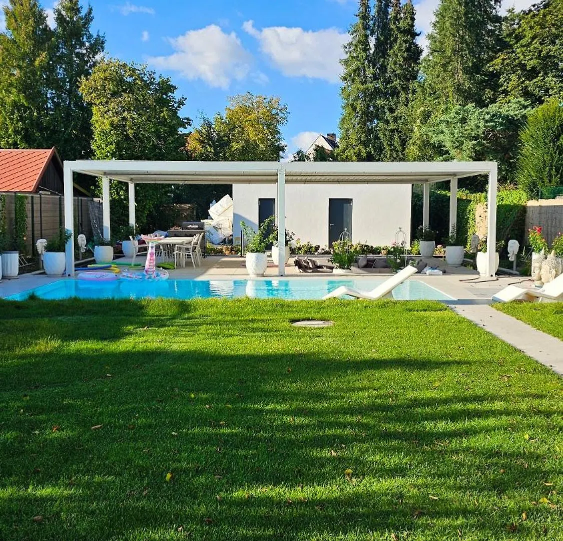 Luxurious Large Home With Pool, Garden, Koi Pond contacts