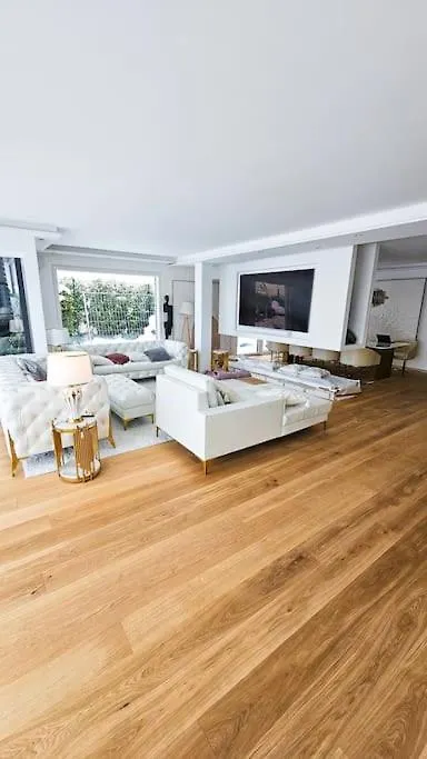 Luxurious Large Home With Pool, Garden, Koi Pond Munich Apartment