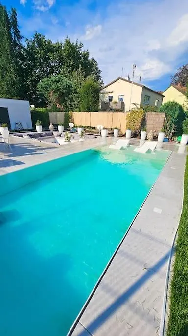 Luxurious Large Home With Pool, Garden, Koi Pond Múnich