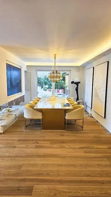 Apartment Luxurious Large Home With Pool, Garden, Koi Pond Munich