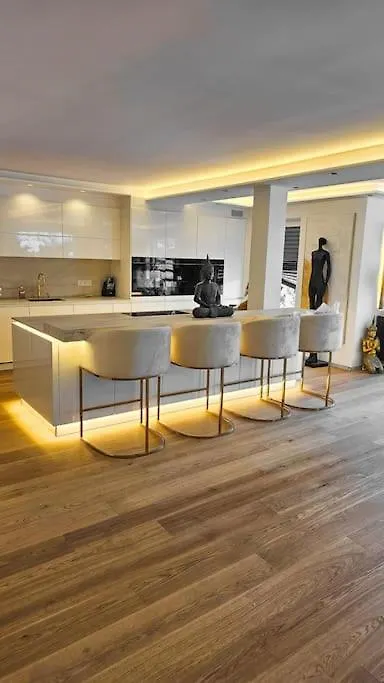Luxurious Large Home With Pool, Garden, Koi Pond Munich