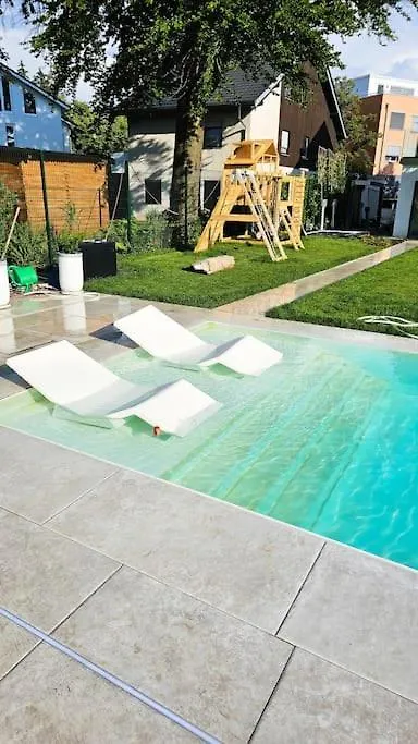 Luxurious Large Home With Pool, Garden, Koi Pond Munich
