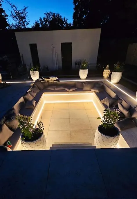 Luxurious Large Home With Pool, Garden, Koi Pond Munich 0*,