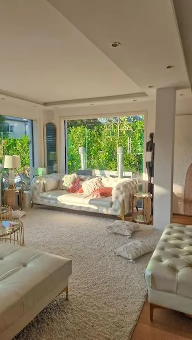 Apartment Luxurious Large Home With Pool, Garden, Koi Pond Munich